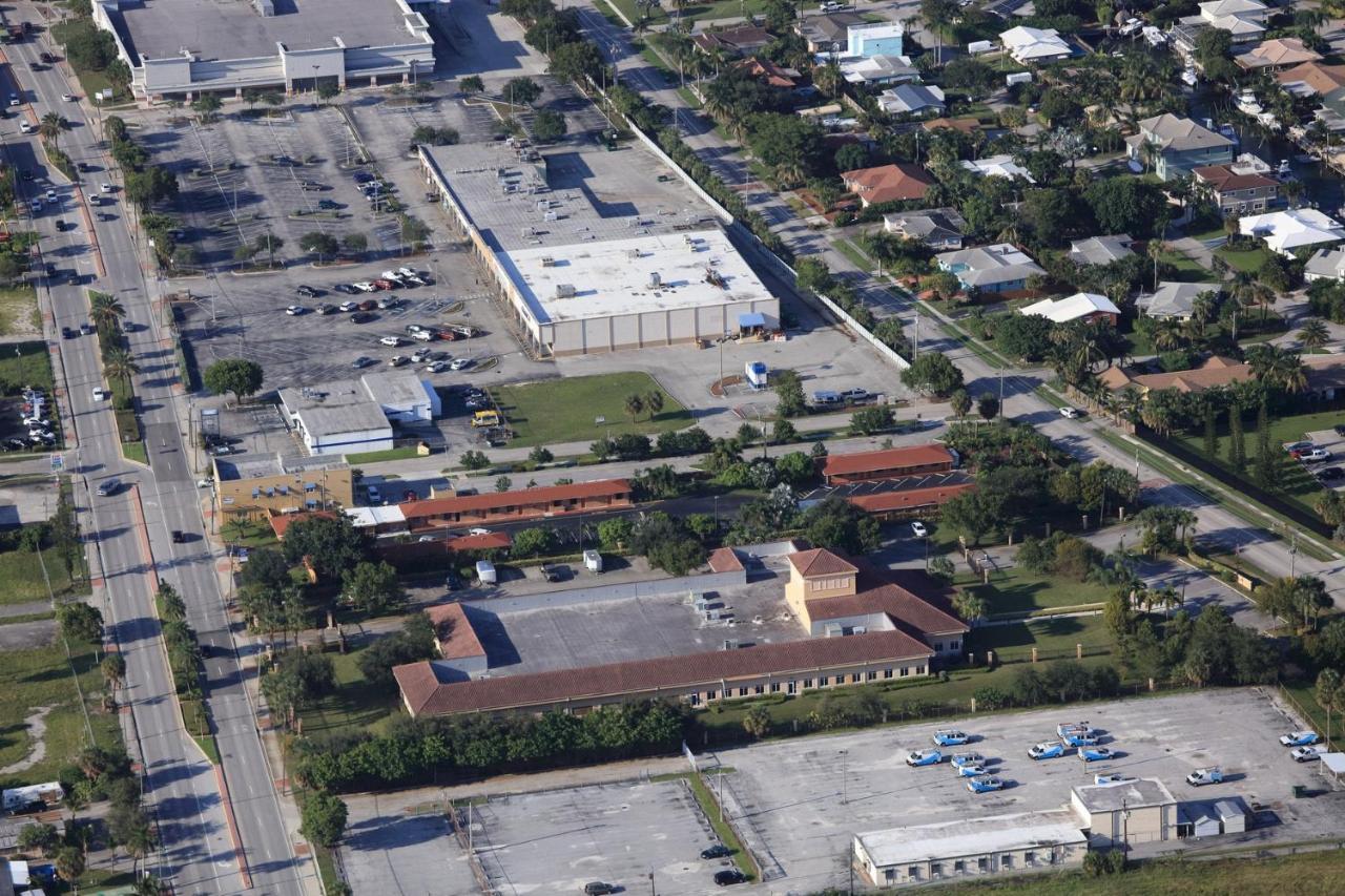 Travel Inn Of Riviera Beach Exterior photo