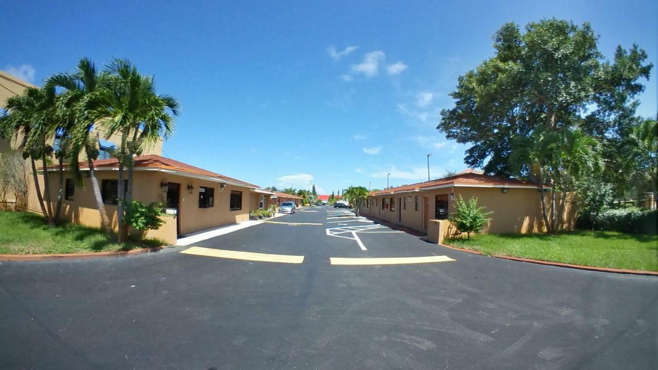 Travel Inn Of Riviera Beach Exterior photo