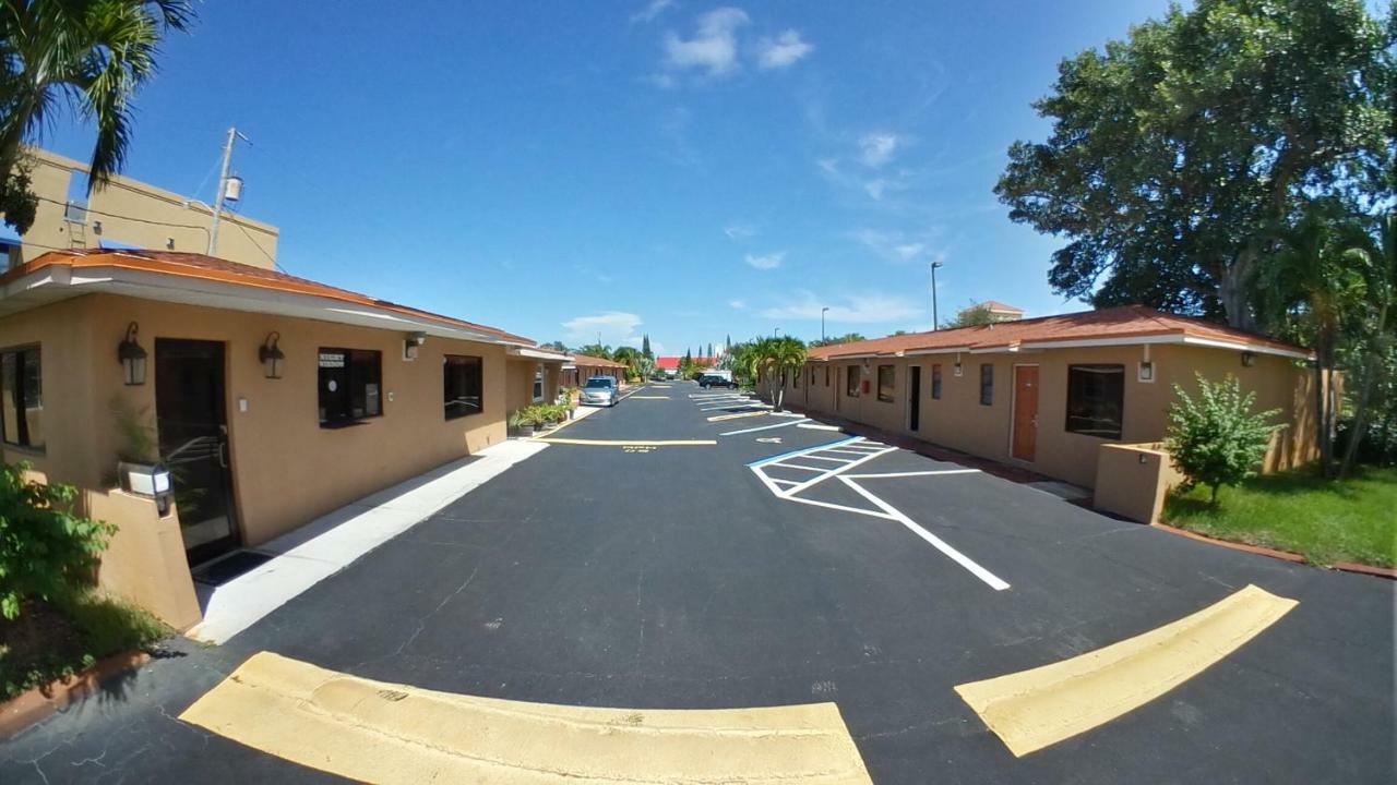 Travel Inn Of Riviera Beach Exterior photo